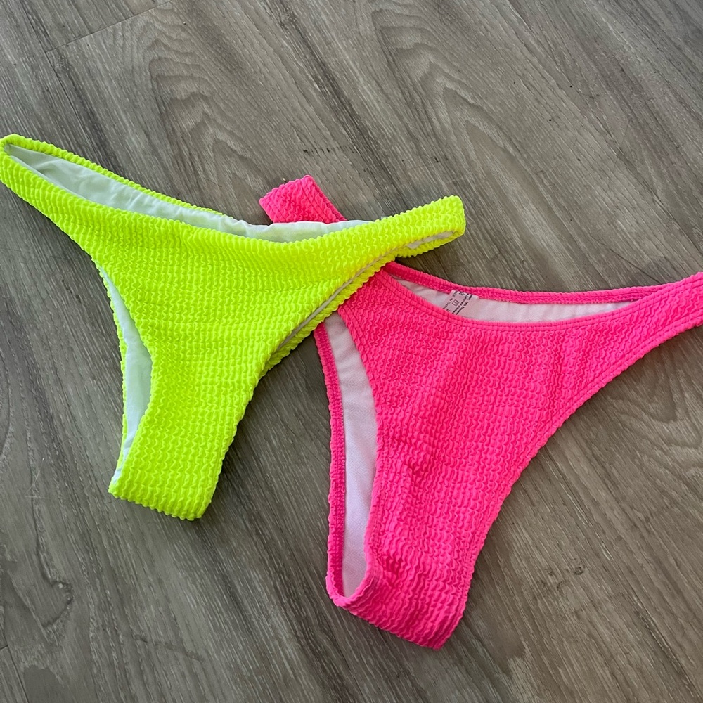 SHEIN Textured Bikini Bottoms 2 for 1 Medium